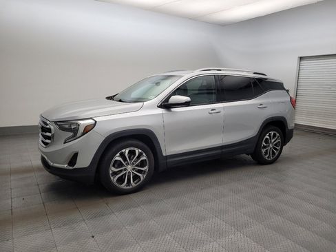 Used 2020 GMC Terrain SLT w/ Preferred Package FWD image 2