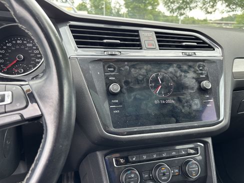 Used 2021 Volkswagen Tiguan SE R-Line AWD/4WD image 29