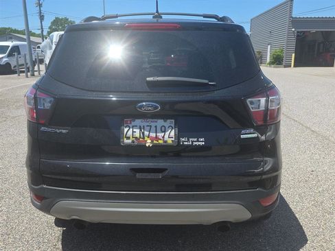 Used 2018 Ford Escape SEL FWD image 3