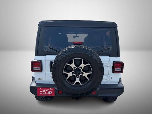 Used 2018 Jeep Wrangler Unlimited Sahara AWD/4WD image 9