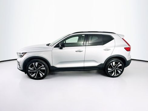 Used 2025 Volvo XC40 B5 Plus image 4