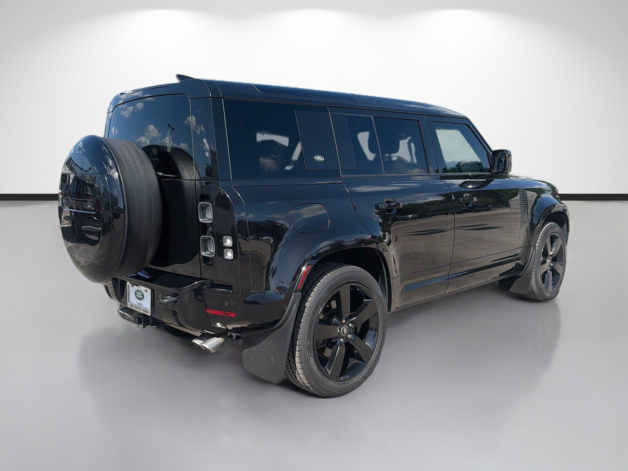 Used 2024 Land Rover Defender 110 V8 AWD/4WD image 5