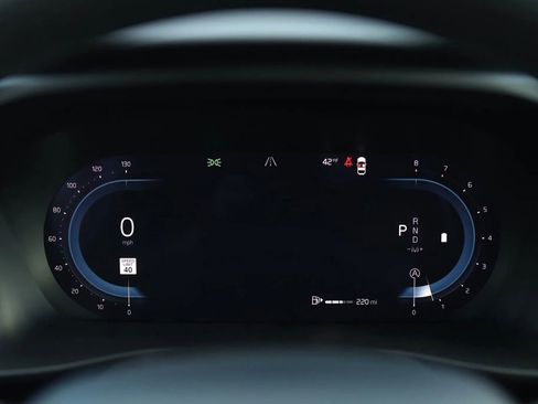 Used 2025 Volvo XC40 B5 Core image 22