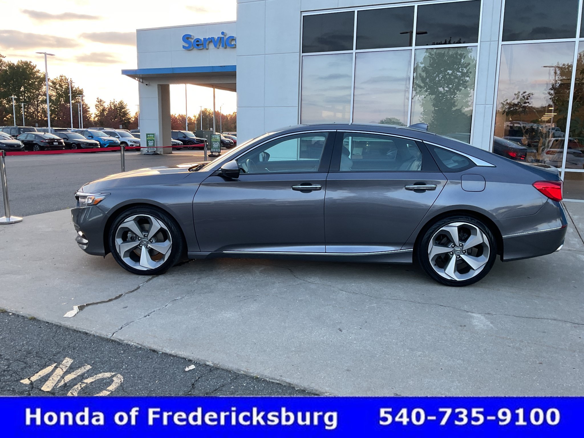 Used 2018 Honda Accord Touring image 3