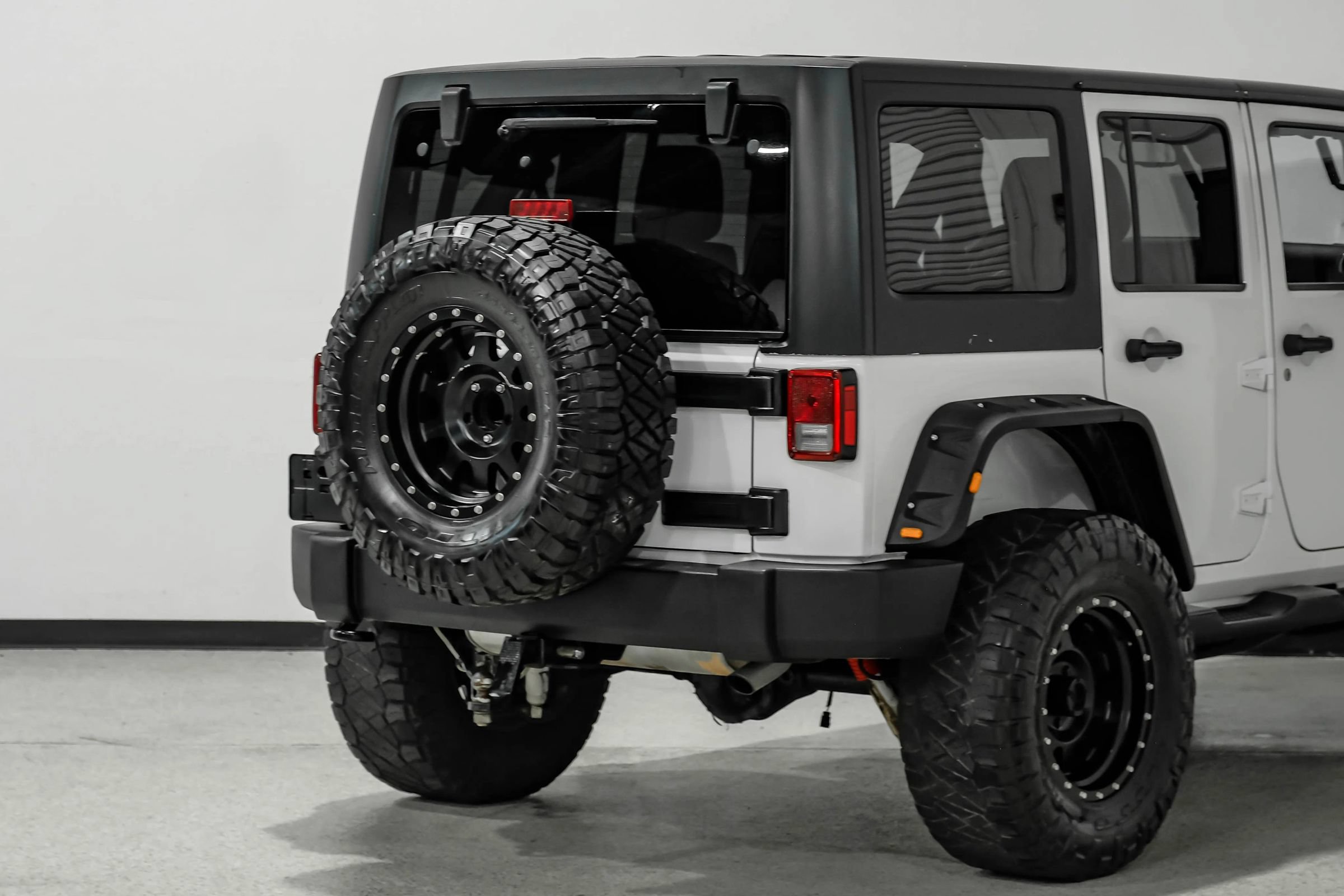 Used 2015 Jeep Wrangler Unlimited Rubicon w/ Connectivity Group AWD/4WD image 14