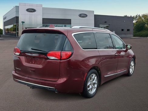 Used 2018 Chrysler Pacifica Touring-L Plus image 11