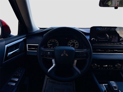 Used 2024 Mitsubishi Outlander SE image 24