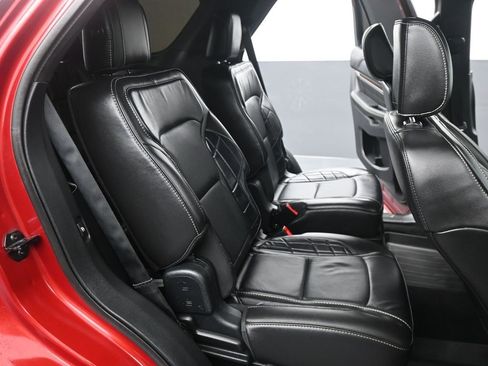 Used 2018 Ford Explorer Platinum image 18