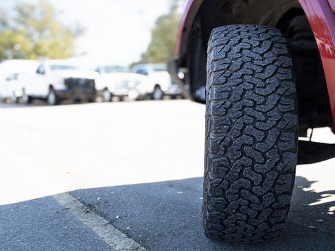 Used 2017 Ford F150 Platinum w/ Equipment Group 701A Luxury image 9