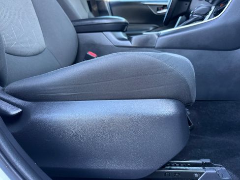 Used 2020 Toyota RAV4 XLE w/ All Weather Liner Package FWD image 23