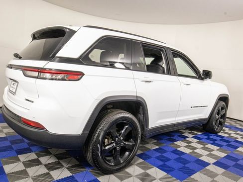 Used 2023 Jeep Grand Cherokee Limited w/ Black Appearance Package image 5