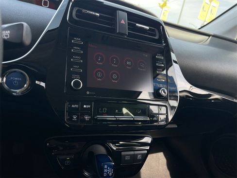 Used 2022 Toyota Prius LE image 15