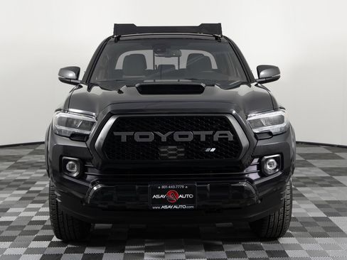 Used 2022 Toyota Tacoma TRD Sport w/ Technology Package image 12