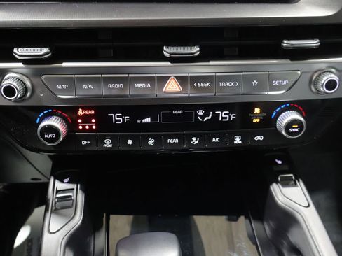Used 2025 Kia Telluride S AWD/4WD image 32