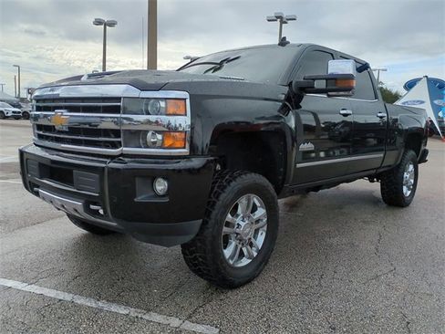 Used 2018 Chevrolet Silverado 2500 High Country w/ Duramax Plus Package image 8