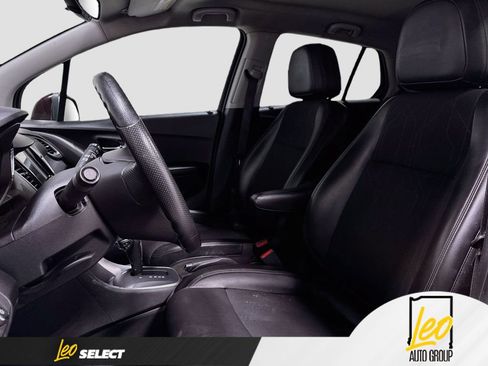 Used 2021 Chevrolet Trax LT AWD/4WD image 22