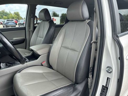 Used 2016 Kia Sedona LX w/ LX Essentials Premium Package FWD image 11