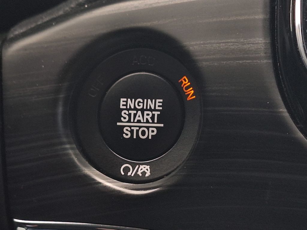 Used 2020 Jeep Grand Cherokee Limited AWD/4WD image 25