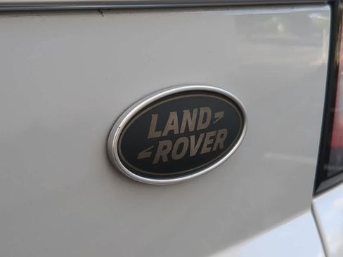 Used 2018 Land Rover Range Rover Sport HSE image 11