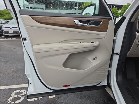 New 2026 Volkswagen Atlas SE FWD image 12