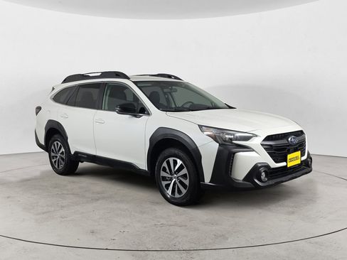 Used 2025 Subaru Outback Premium image 7