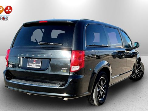 Used 2019 Dodge Grand Caravan GT image 2
