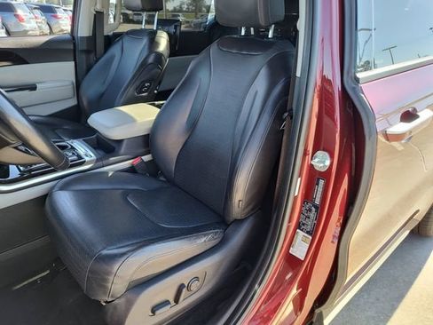 Used 2022 Kia Carnival SX Prestige image 19