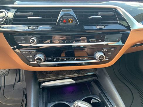 Used 2021 BMW 530i xDrive w/ Premium Package image 24