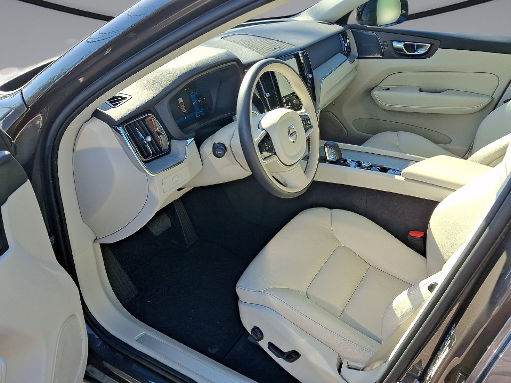 Certified 2024 Volvo XC60 B5 Plus w/ Protection Package Premier AWD/4WD image 17