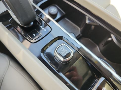 Used 2023 Volvo XC60 B5 Plus FWD image 23