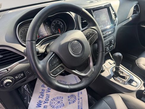 Used 2019 Jeep Cherokee Limited AWD/4WD image 12