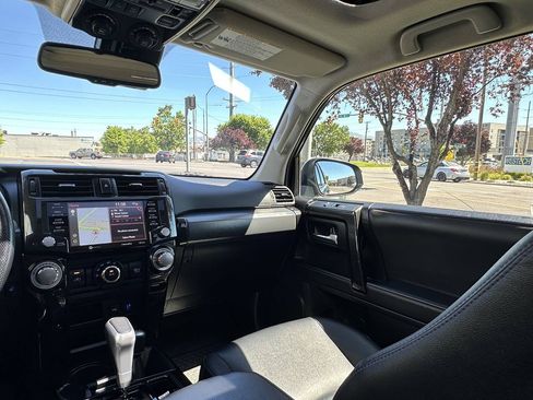 Used 2023 Toyota 4Runner TRD Off-Road Premium w/ Off Road Premium Plus Package AWD/4WD image 28