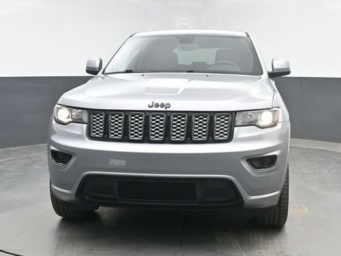 Used 2019 Jeep Grand Cherokee Altitude AWD/4WD image 3