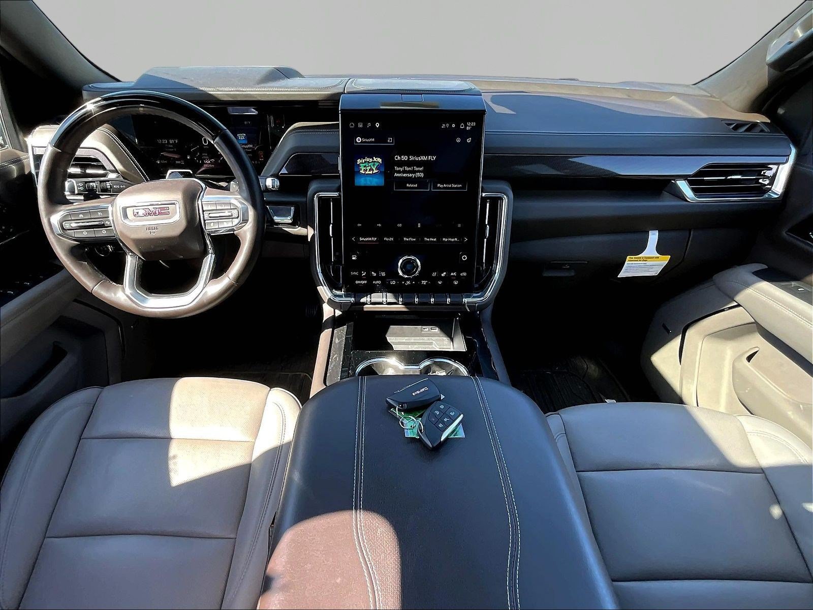 Used 2026 GMC Yukon Elevation w/ Elevation Premium Package AWD/4WD image 7