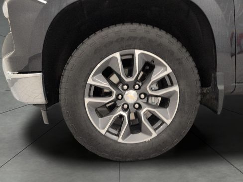 Used 2024 Chevrolet Silverado 1500 LT AWD/4WD image 4
