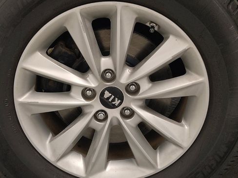 Used 2019 Kia Sorento FWD image 31