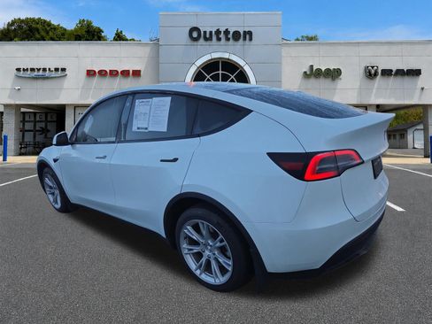 Used 2023 Tesla Model Y AWD image 6