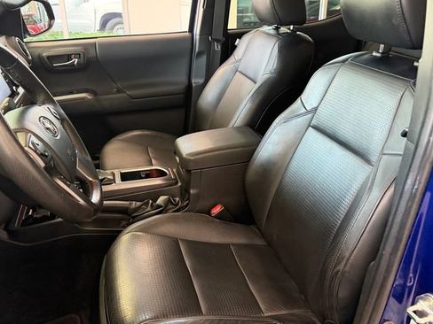 Used 2023 Toyota Tacoma TRD Off-Road w/ TRD Premium Off Road Package AWD/4WD image 9