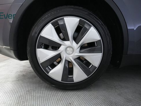 Used 2023 Tesla Model Y Long Range AWD/4WD image 22