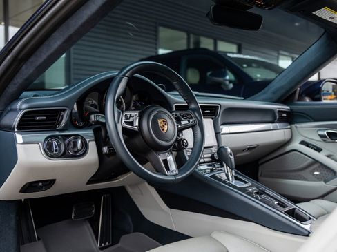 Certified 2018 Porsche 911 Turbo image 4