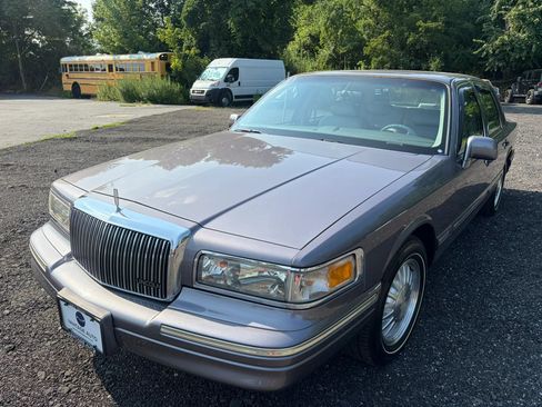 Used 1995 Lincoln Town Car Signature RWD image 15