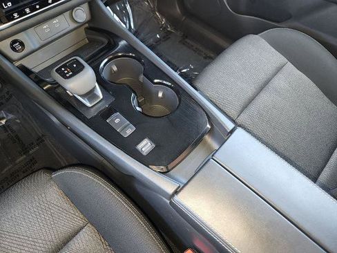 Certified 2025 Nissan Rogue SV image 21