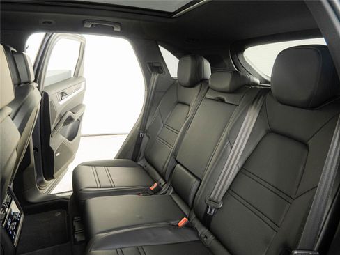 Certified 2026 Porsche Cayenne AWD/4WD image 22