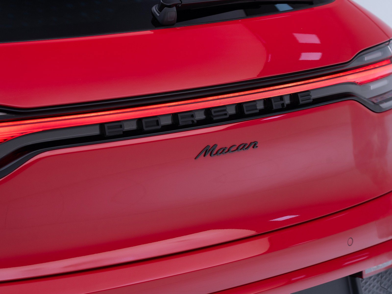 Certified 2026 Porsche Macan AWD/4WD image 14