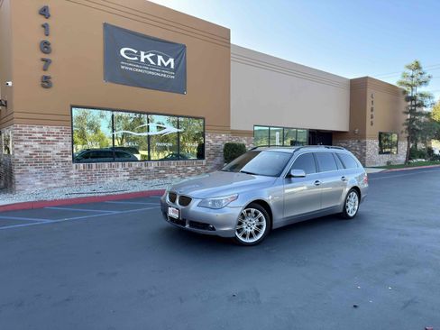 Used 2006 BMW 530xi Wagon image 2