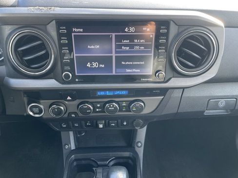Used 2021 Toyota Tacoma TRD Off-Road w/ Technology Package AWD/4WD image 18