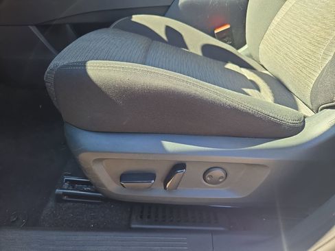 Used 2023 Nissan Rogue SV image 16