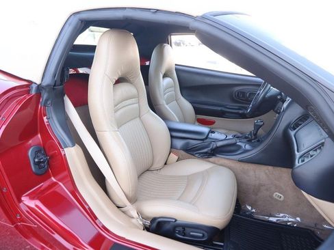 Used 2004 Chevrolet Corvette Convertible w/ Preferred Equipment Group RWD image 19
