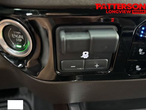 Used 2022 GMC Sierra 1500 SLT AWD/4WD image 11