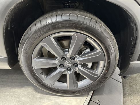 Certified 2025 Honda Pilot Sport image 12